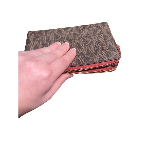 Michael kors red wristlet - Picture 12 of 12